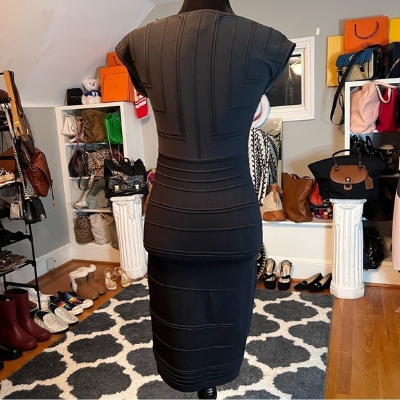 MAX STUDIO Ribbed V-neck Bodycon Black Bress - Picture 3 of 7